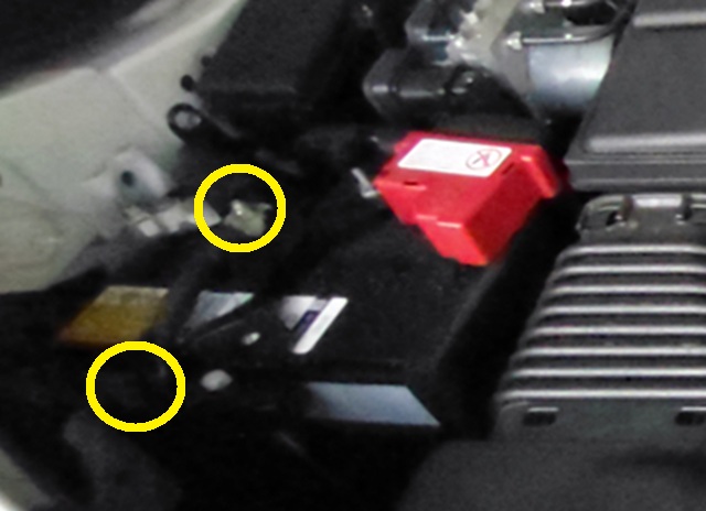 SKE型フォレスター　再始動用バッテリー　ステー　外し方