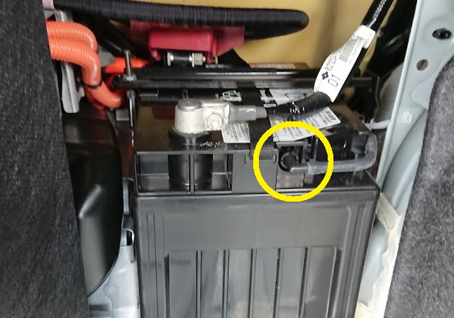 SAI　補機バッテリー　ガス抜きホース