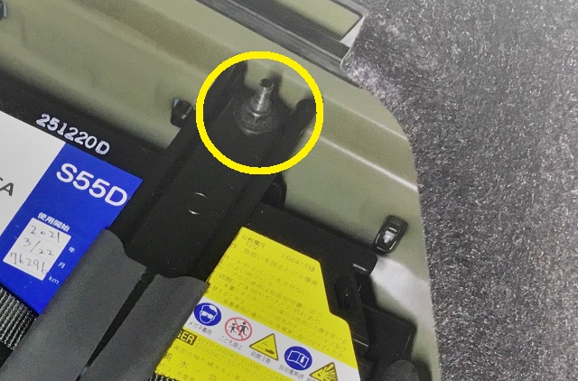 50系カムリハイブリッド　補機バッテリー　ステー　ナット
