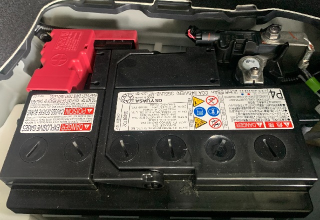 AXVH70　カムリハイブリッド　補機バッテリー