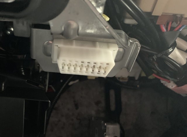 SK系フォレスター　OBD端子　外観