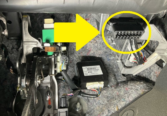 スズキ　XBEE　OBDカプラー場所