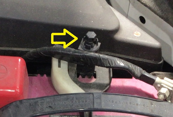 SJ系フォレスター　バッテリーステー樹脂ナット