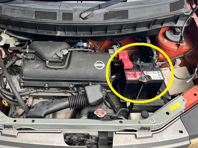 Z11系キューブ　1400cc　バッテリー搭載場所