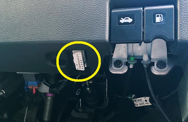Z12系キューブ OBD2カプラー　場所