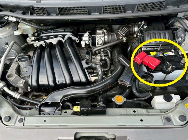 E11系ノート　バッテリー搭載場所