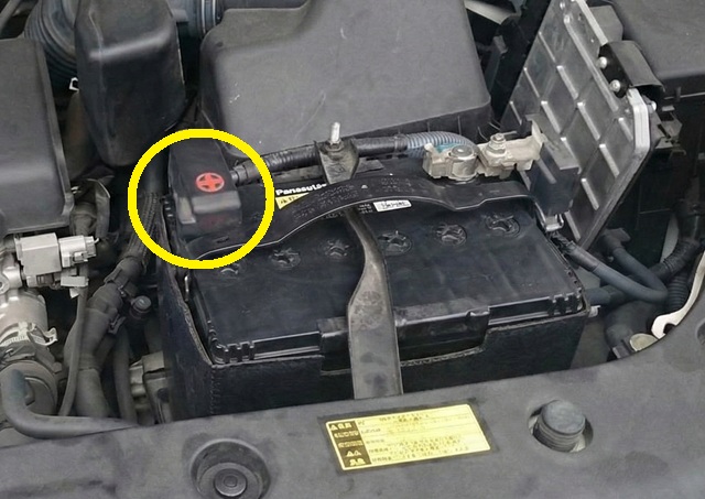30系RAV4 バッテリープラス端子 場所