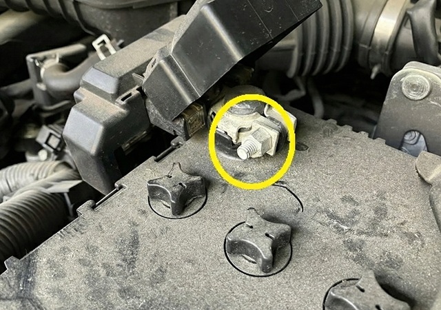 30系RAV4 バッテリー プラス端子