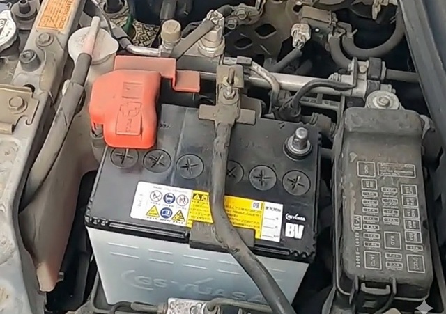 ミラジーノ L650S バッテリーマイナス端子を外した状態