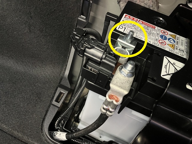 60系プリウス　補機バッテリー マイナス端子 外し方