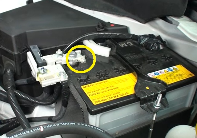 SJ系フォレスター　バッテリープラス端子　場所