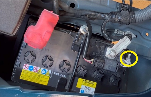 700系アトレー バッテリーマイナス端子取り外し