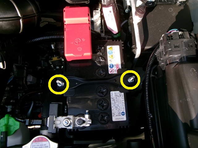 ワゴンRスマイル バッテリーステー外し方