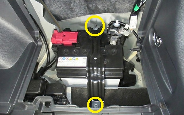 50系RAV4 PHV　補機バッテリー固定ステー外し方