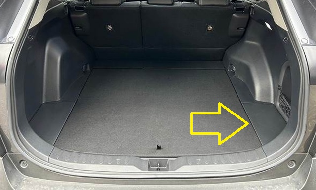 RAV4　50系　補機バッテリー　搭載場所