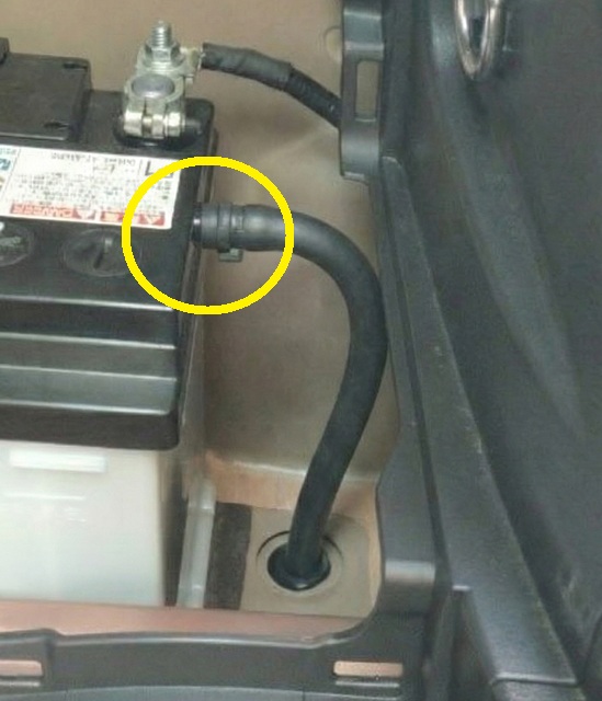 RAV4 PHV　補機バッテリーガス抜きホース
