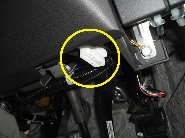 E12系ノート OBD端子 場所