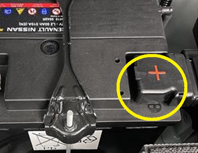 E12系　ノートe-POWER　補機バッテリー　プラス端子