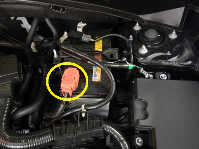 ホンダ​ZR-V バッテリープラス端子　場所