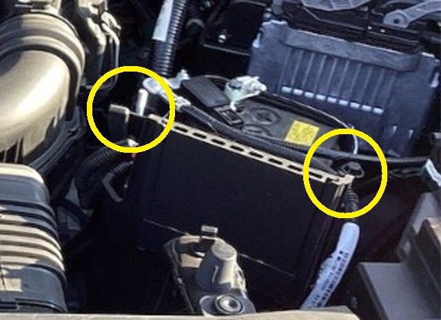 ホンダ WR-V バッテリー　ステー外し方