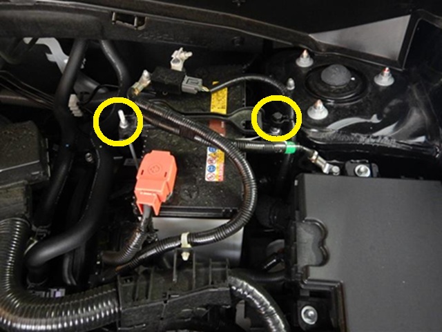 ホンダ​ZR-V バッテリーステー外し方 　