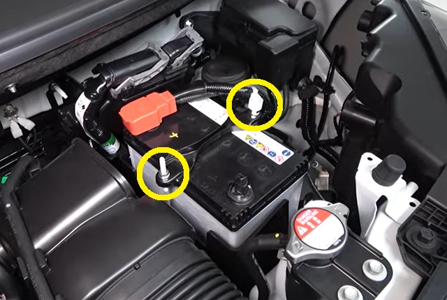 N-BOX JF5 バッテリーステー 外し方