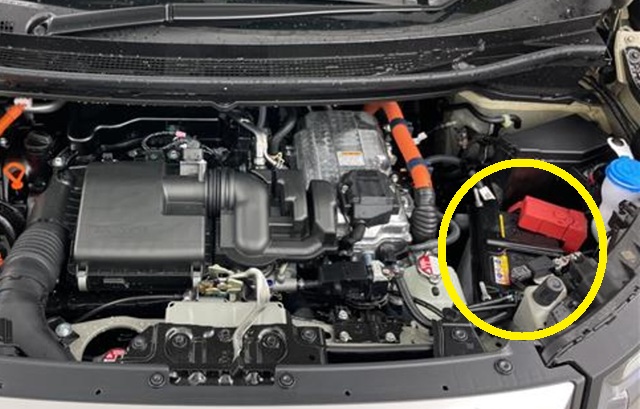 GT系フリードハイブリッド　補機バッテリー搭載場所