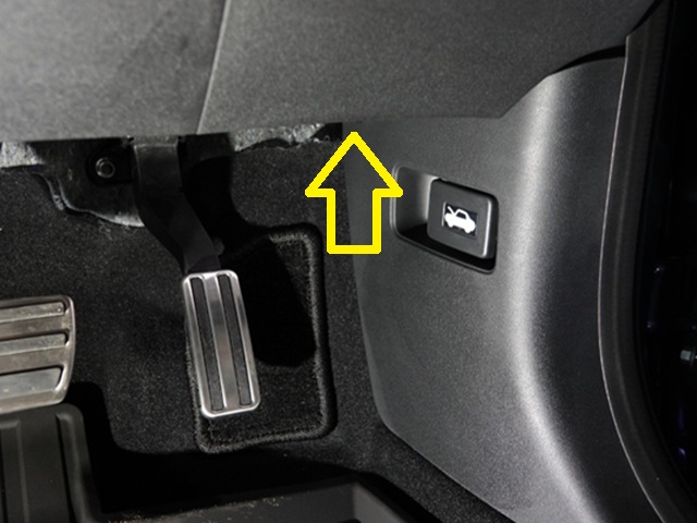 ホンダ​ZR-V　OBD2　端子　場所