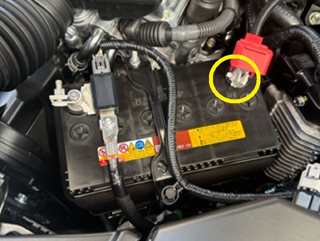 ホンダZR-V ハイブリッド 補機バッテリー プラス端子