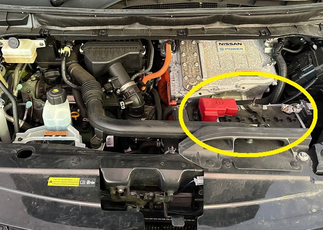 C27系セレナ e-POWER 補機バッテリー搭載場所